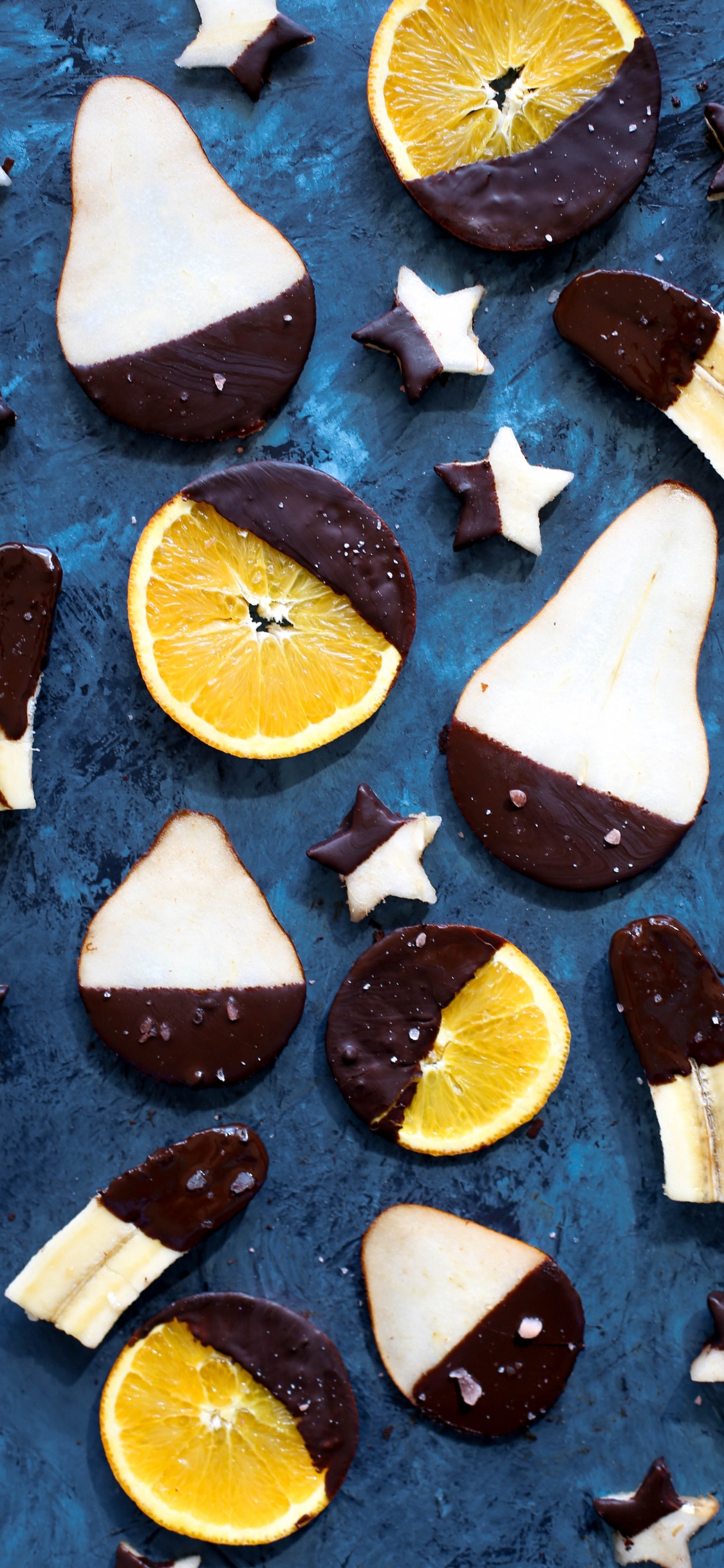 Sliced Lemon and Brown Wooden Bread. Wallpaper in 1125x2436 Resolution