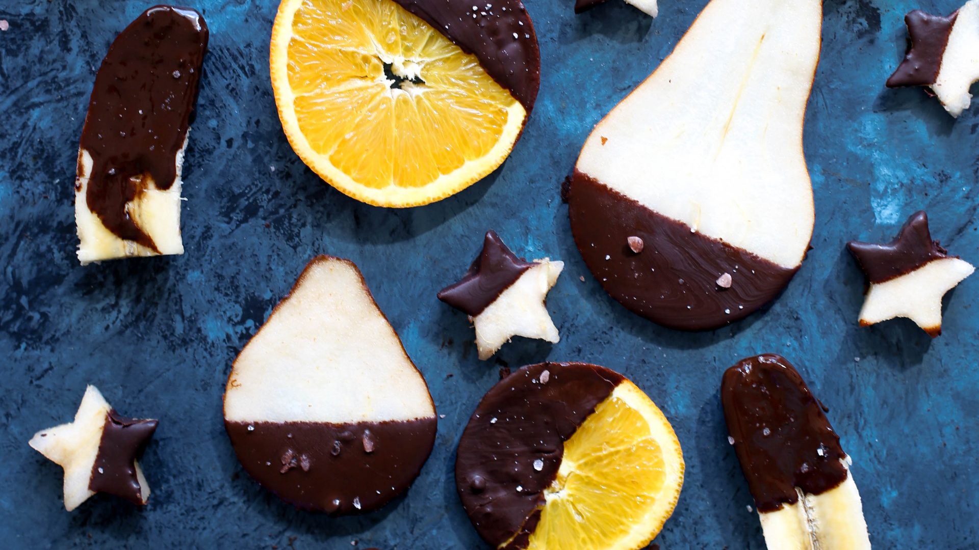 Sliced Lemon and Brown Wooden Bread. Wallpaper in 1920x1080 Resolution