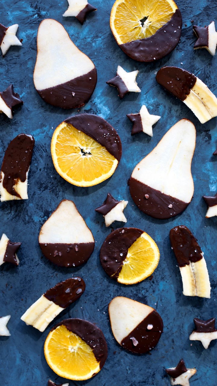 Sliced Lemon and Brown Wooden Bread. Wallpaper in 720x1280 Resolution