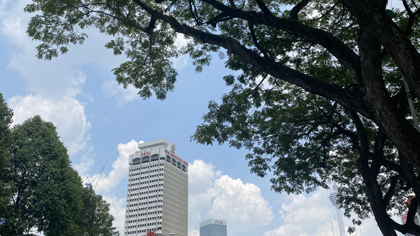 Kuala Lumpur, Malasia, Carretera, Barrio, Torre de Bloques. Wallpaper in 1366x768 Resolution