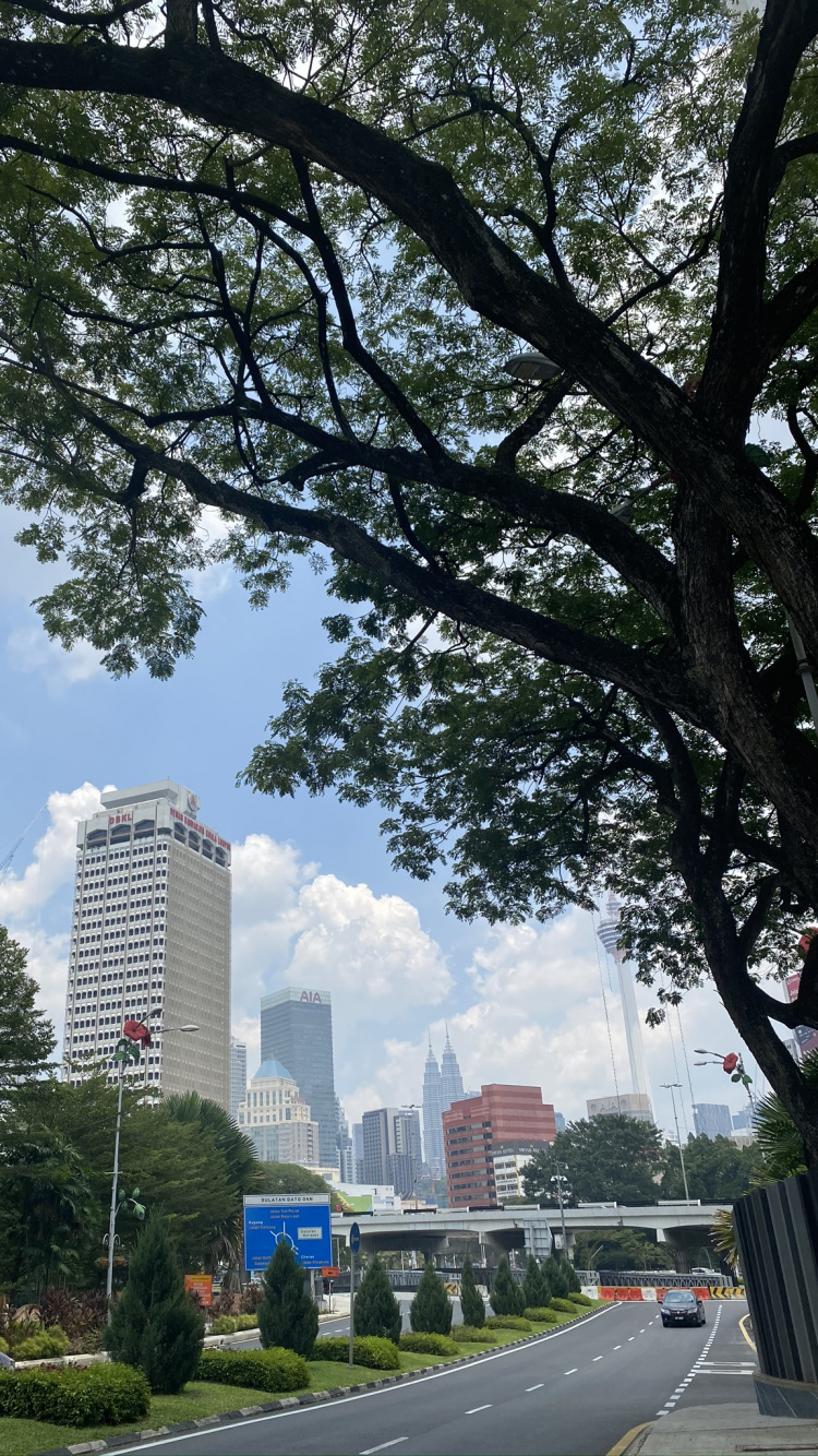 Kuala Lumpur, Malasia, Carretera, Barrio, Torre de Bloques. Wallpaper in 750x1334 Resolution