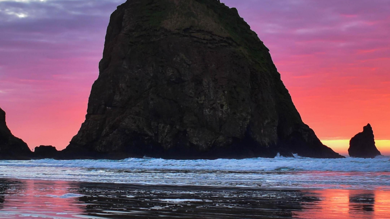 Haystack Rock, Oregon Coast, Pfeiffer Beach, Beach, Sunset Beach. Wallpaper in 1366x768 Resolution