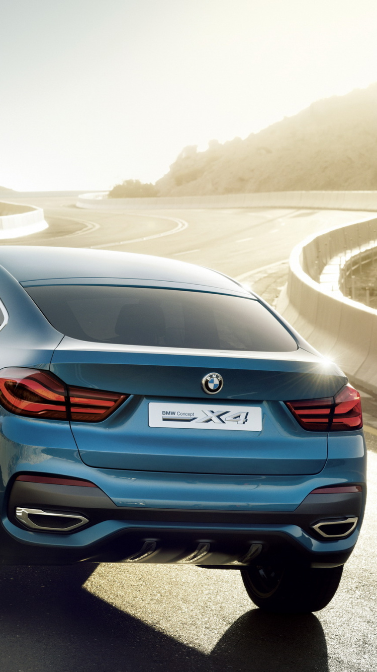 Blue Honda Car on Road During Daytime. Wallpaper in 750x1334 Resolution