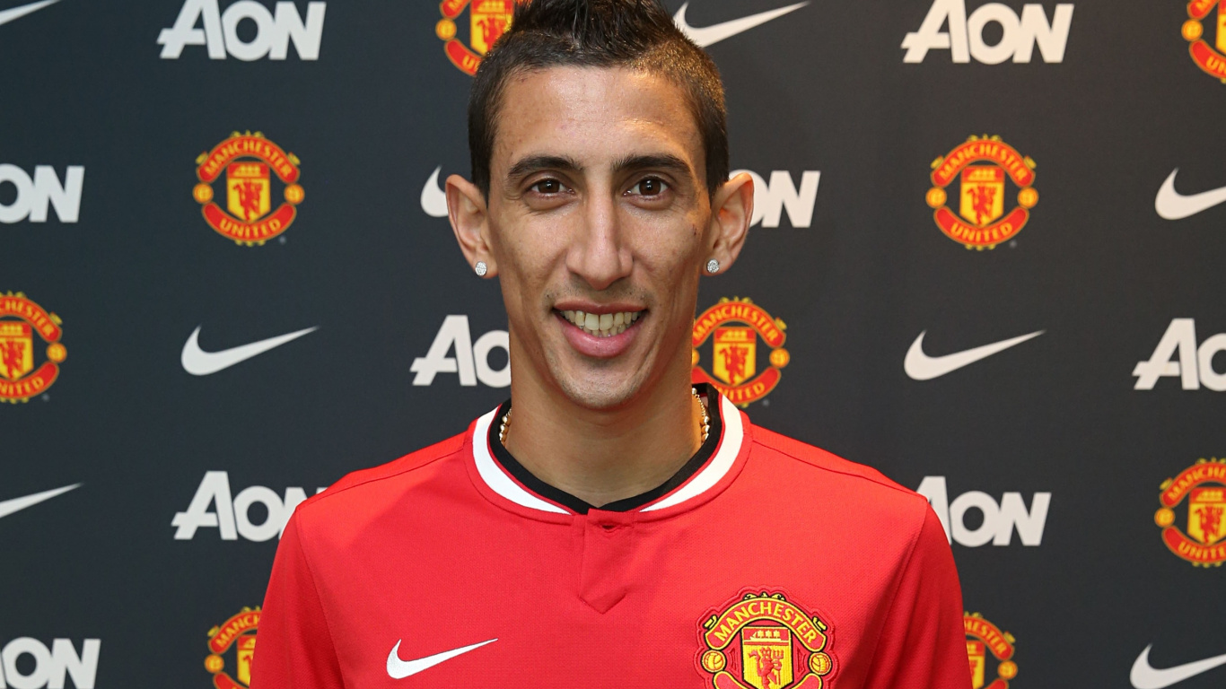 Man in Red Nike v Neck Shirt. Wallpaper in 1366x768 Resolution