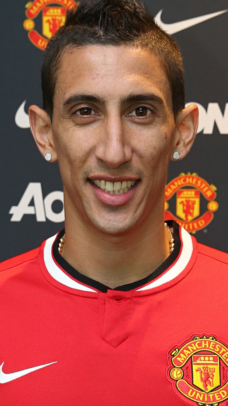 Homme en Chemise à Col v Nike Rouge. Wallpaper in 750x1334 Resolution