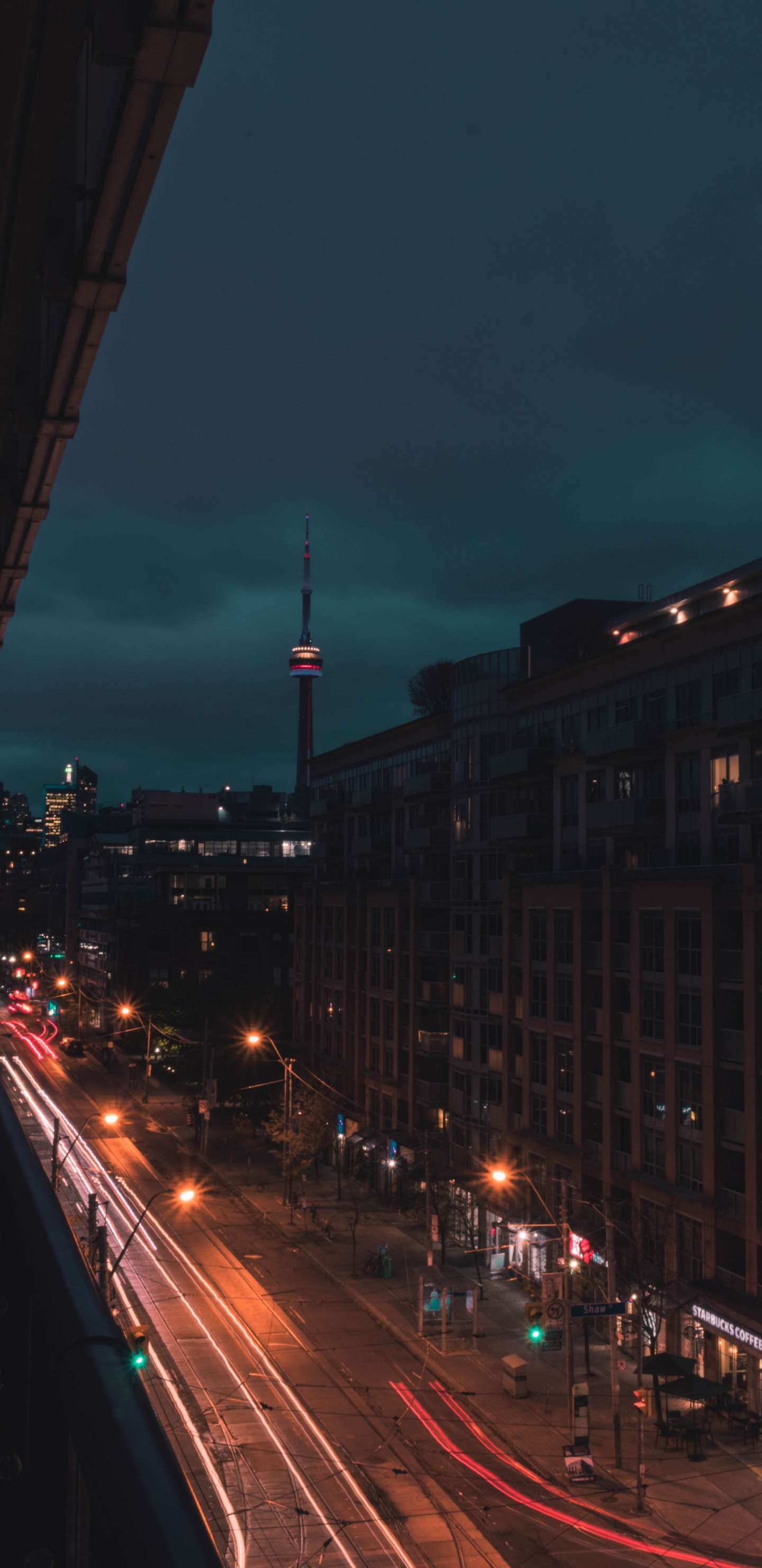 Stadtgebäude Während Der Nacht. Wallpaper in 1440x2960 Resolution