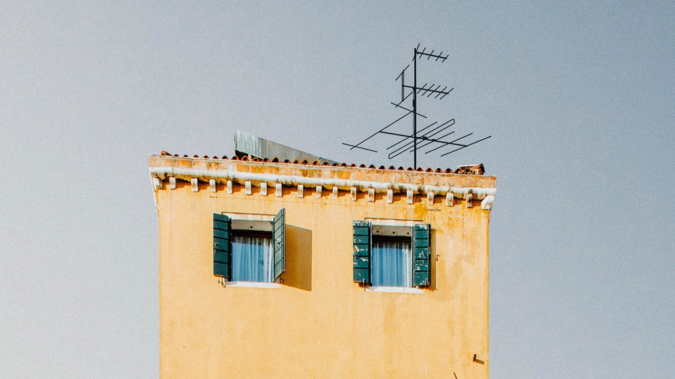 Ventana, Edificio, Rectángulo, Torre de Bloques, Condominio. Wallpaper in 1366x768 Resolution