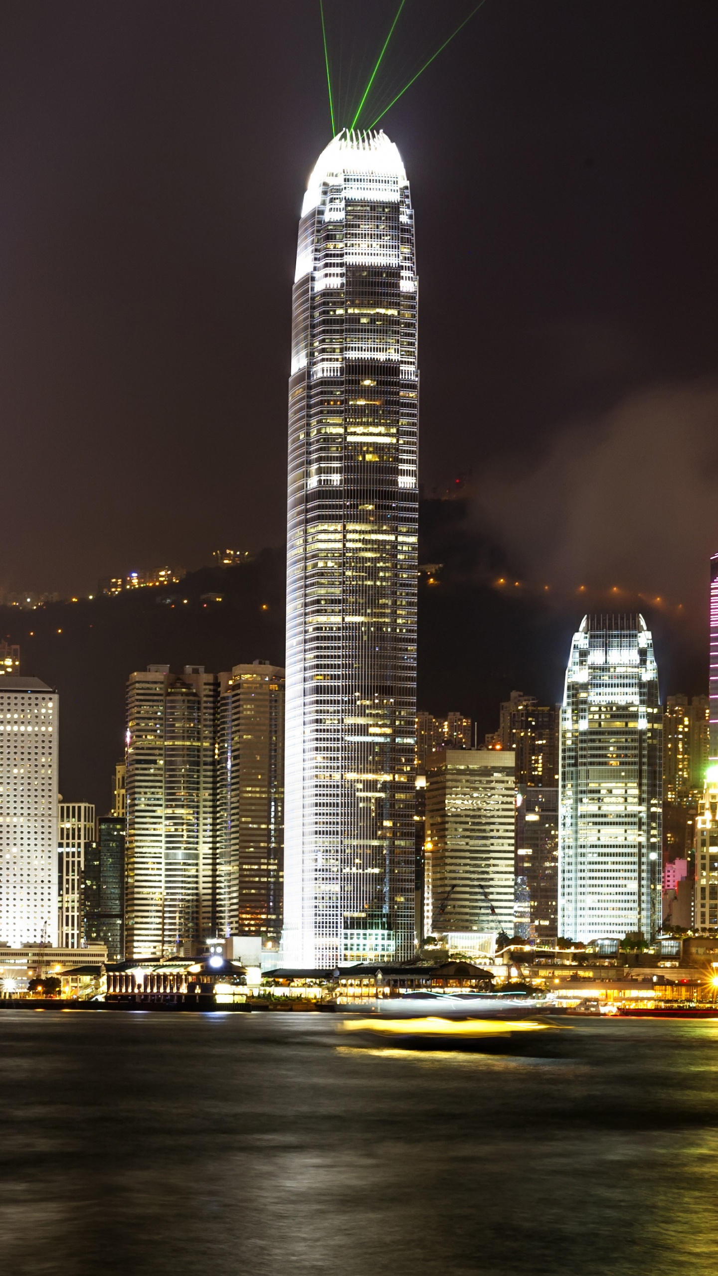 Horizonte de la Ciudad Durante la Noche. Wallpaper in 1440x2560 Resolution