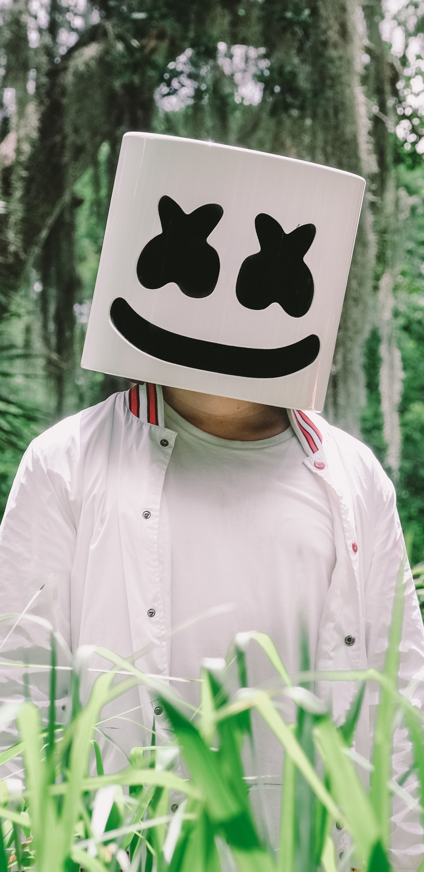 Silence, Les Gens Dans la Nature, Adaptation, Costume, Sourire. Wallpaper in 1440x2960 Resolution