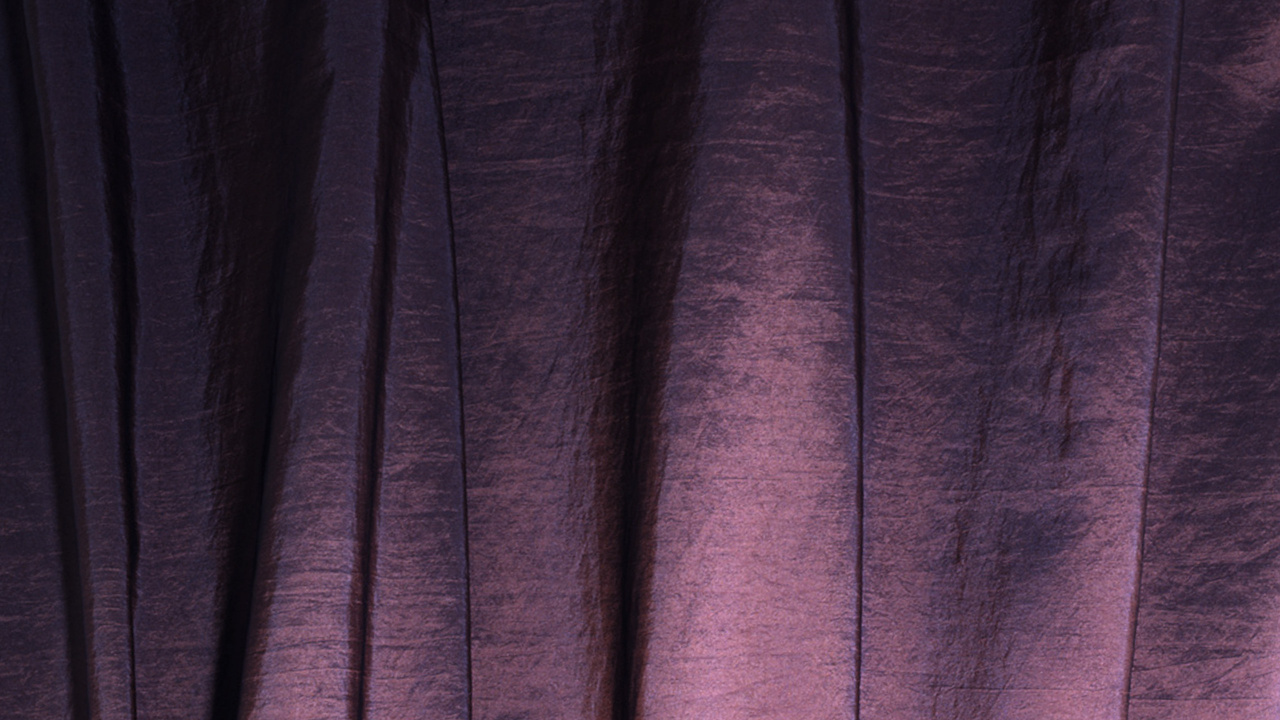 Textile Violet Près du Textile Noir. Wallpaper in 1280x720 Resolution