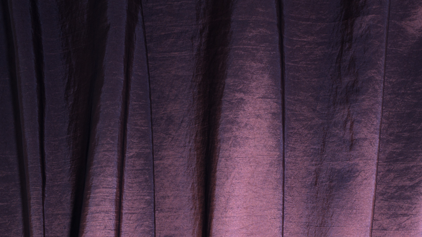 Textile Violet Près du Textile Noir. Wallpaper in 1366x768 Resolution
