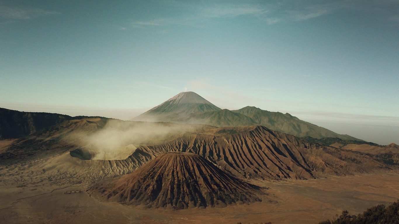 Brown and White Mountain Under Blue Sky During Daytime. Wallpaper in 1366x768 Resolution