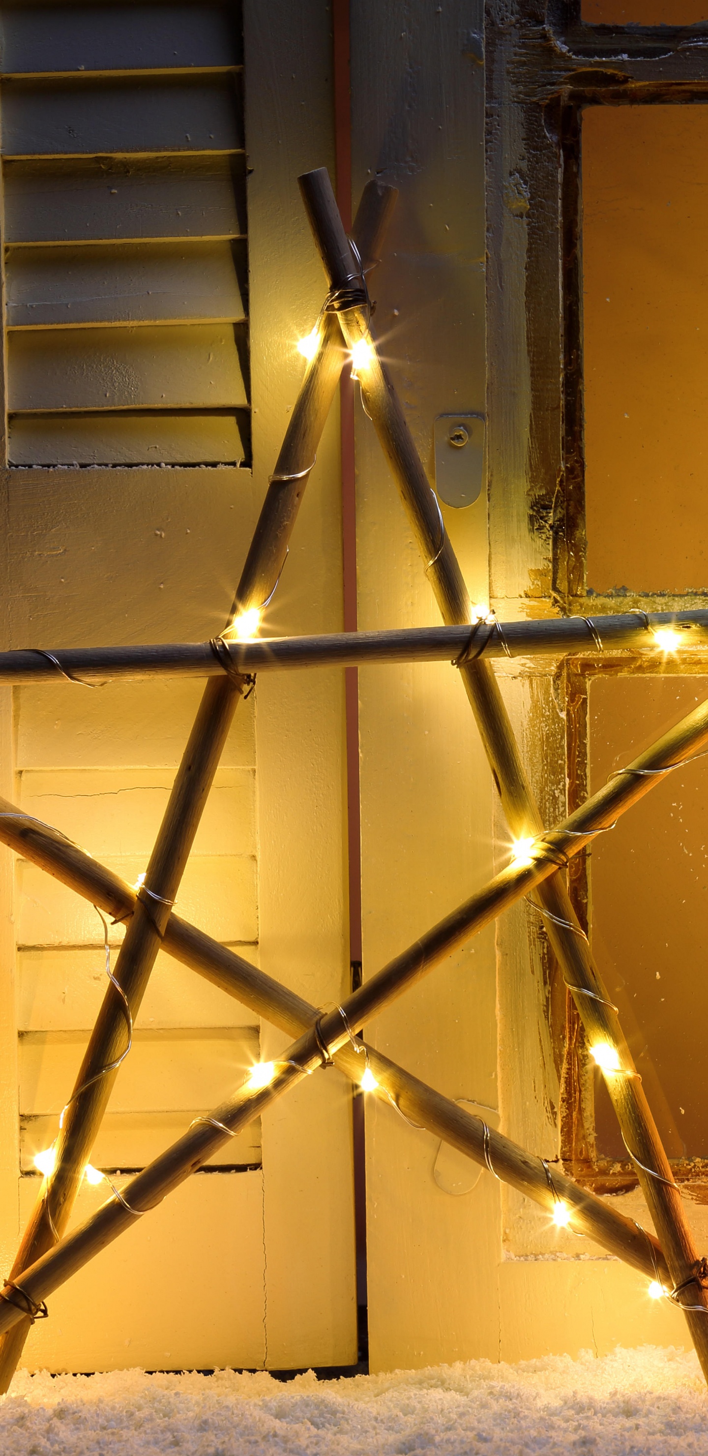 Weihnachten, Weihnachtsdekoration, Abend, Gelb, Nacht. Wallpaper in 1440x2960 Resolution