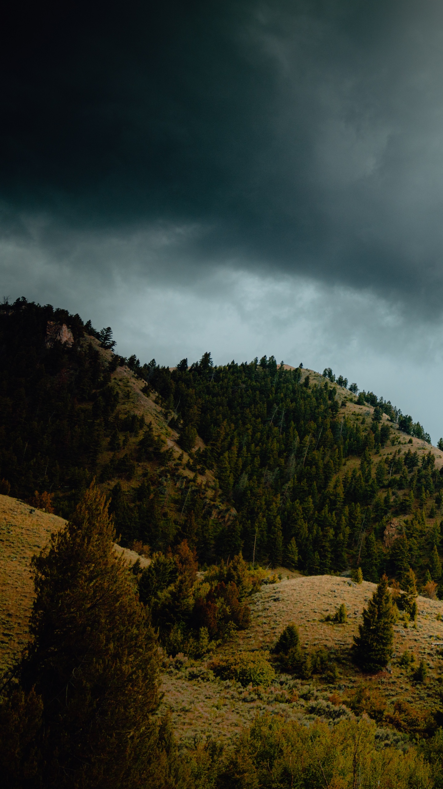 Bergigen Landschaftsformen, Gr, Hill, Himmel, Cloud. Wallpaper in 1440x2560 Resolution