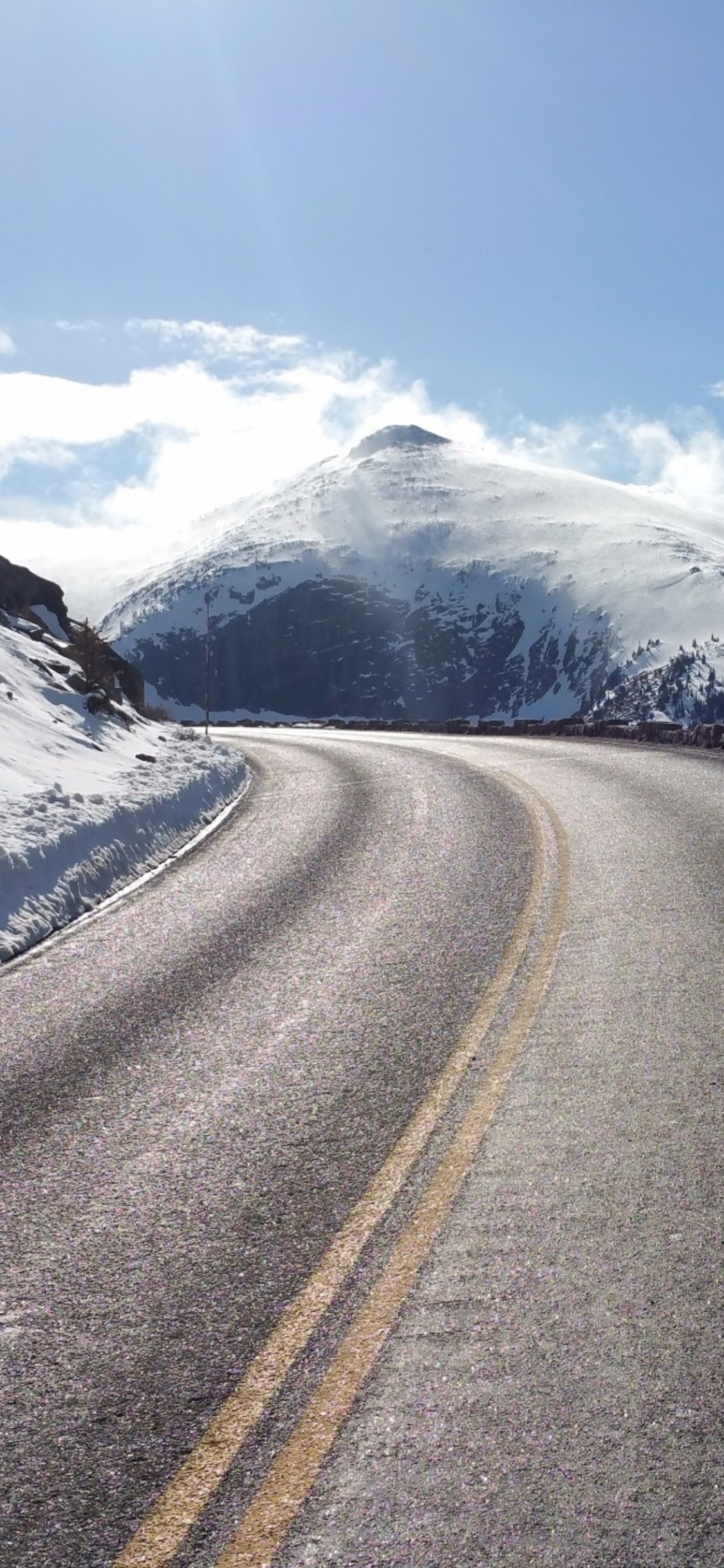 Berg Mit Einer Straße, Natur, Road, Zug, Reise. Wallpaper in 1125x2436 Resolution