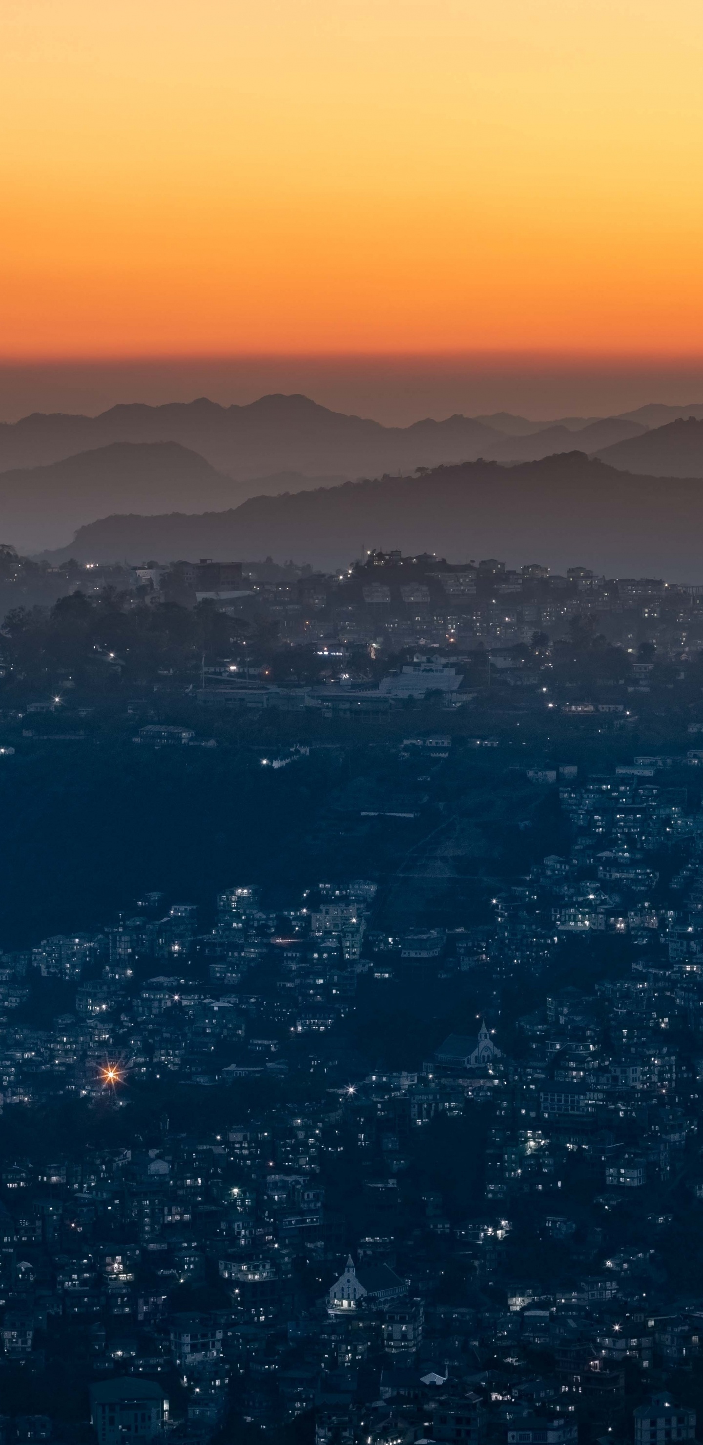 Vue Aérienne de la Ville Pendant la Nuit. Wallpaper in 1440x2960 Resolution