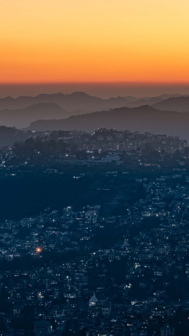 Vue Aérienne de la Ville Pendant la Nuit. Wallpaper in 750x1334 Resolution