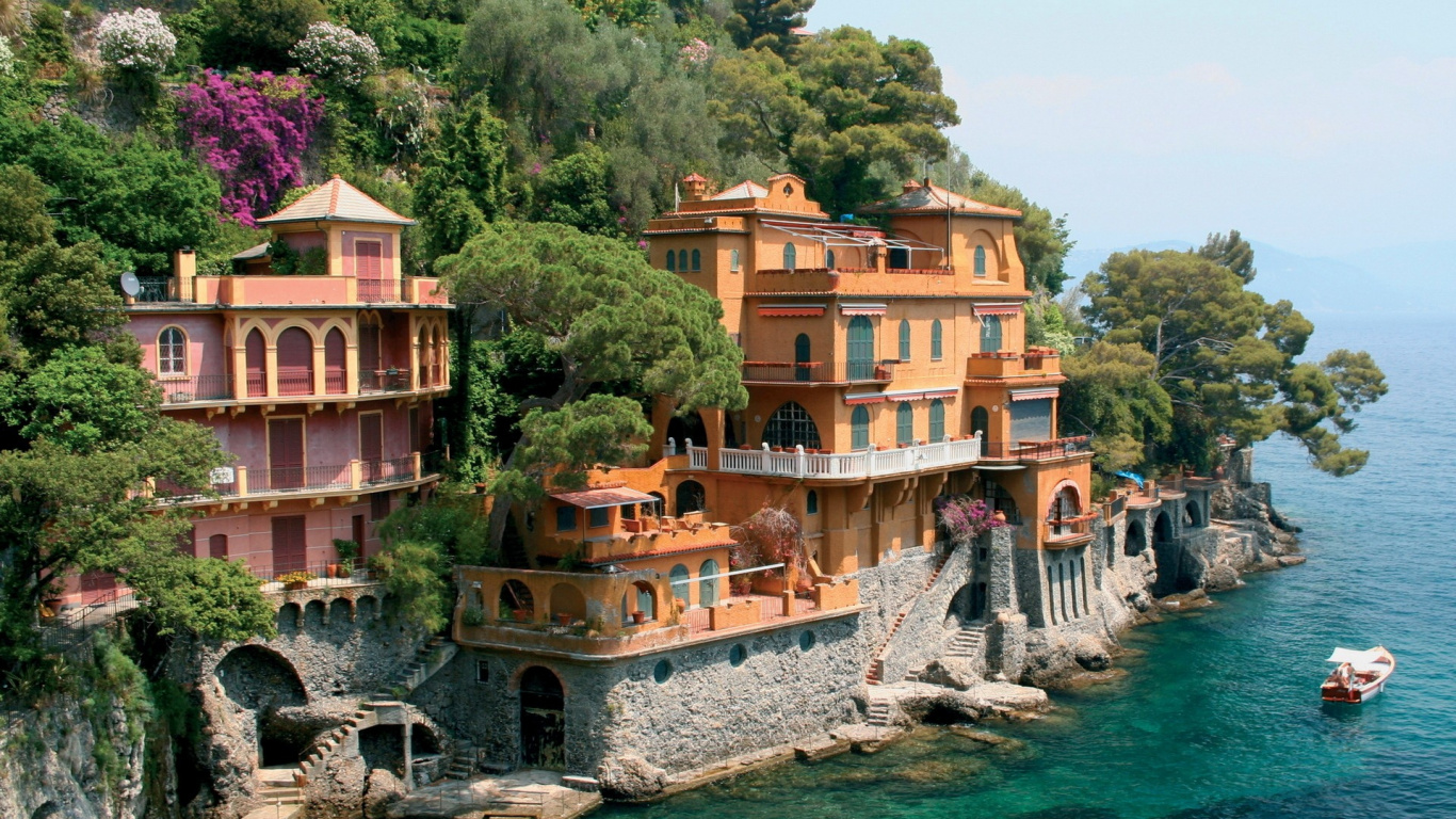 Braunes Betongebäude in Der Nähe Von Grünen Bäumen Tagsüber. Wallpaper in 1366x768 Resolution