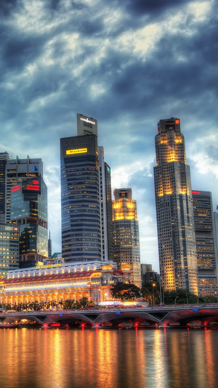 Horizonte de la Ciudad a Través Del Cuerpo de Agua Durante la Noche.. Wallpaper in 750x1334 Resolution