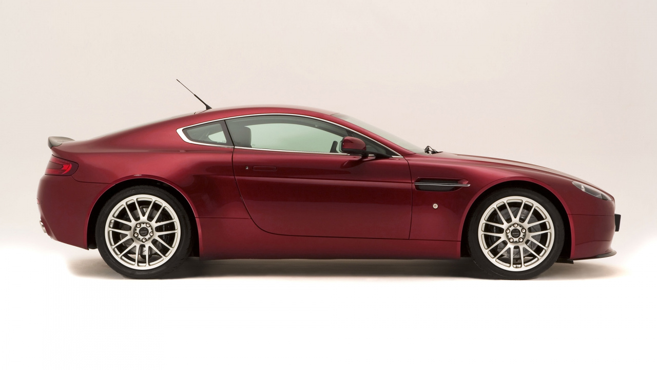 Roter Porsche 911 Auf Weißem Hintergrund Geparkt. Wallpaper in 1280x720 Resolution