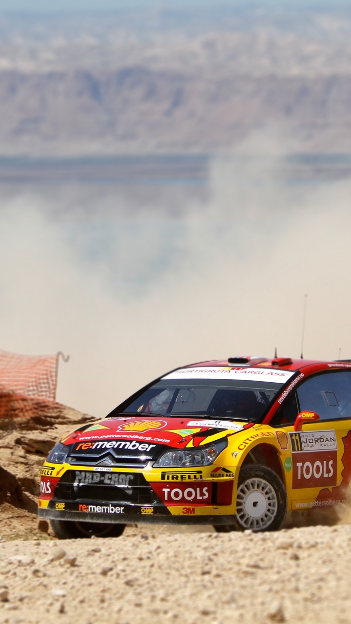 Chevrolet Camaro Rouge et Blanc Sur la Plage Pendant la Journée. Wallpaper in 720x1280 Resolution