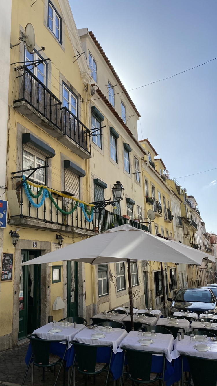 Apartment, Immobilie, Tourismus, Fenster, Nachbarschaft. Wallpaper in 750x1334 Resolution