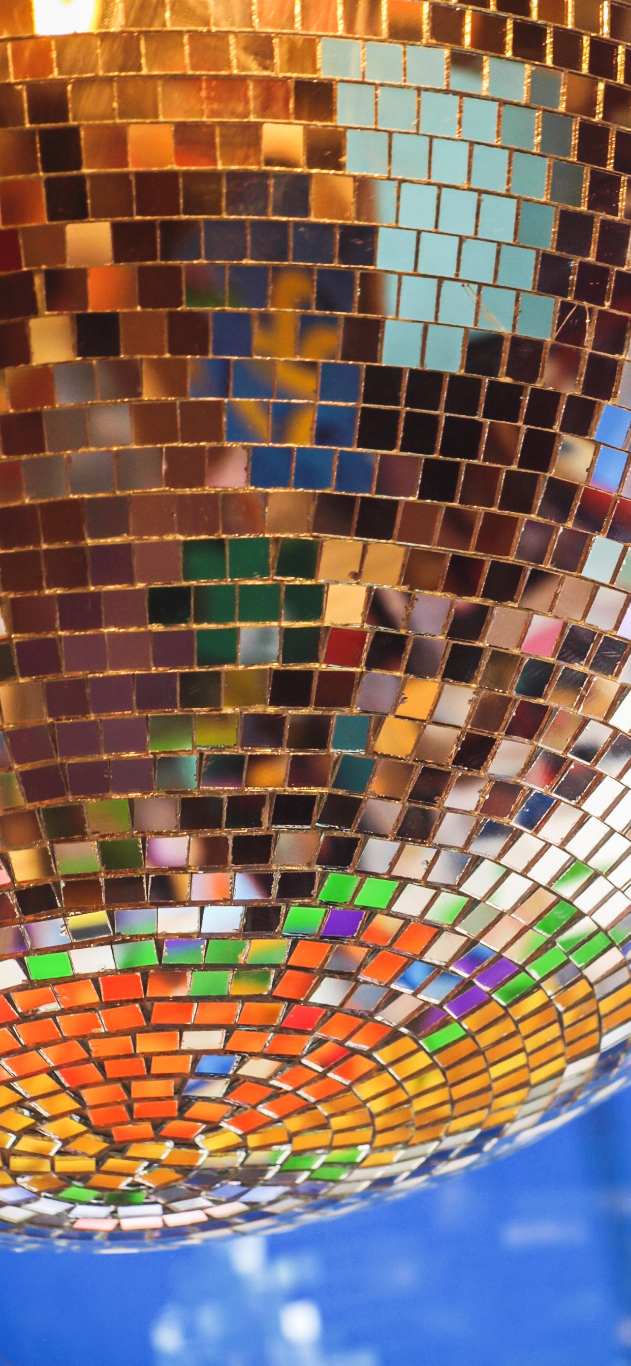 Boule de Verre Marron et Vert. Wallpaper in 1242x2688 Resolution