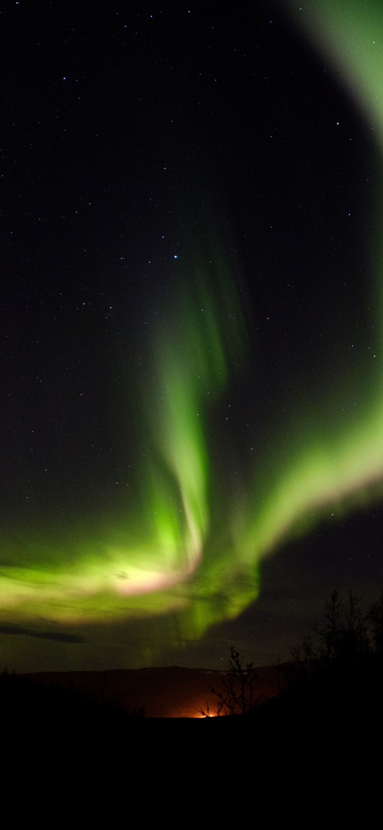 Green and Yellow Light in Dark Room. Wallpaper in 1242x2688 Resolution