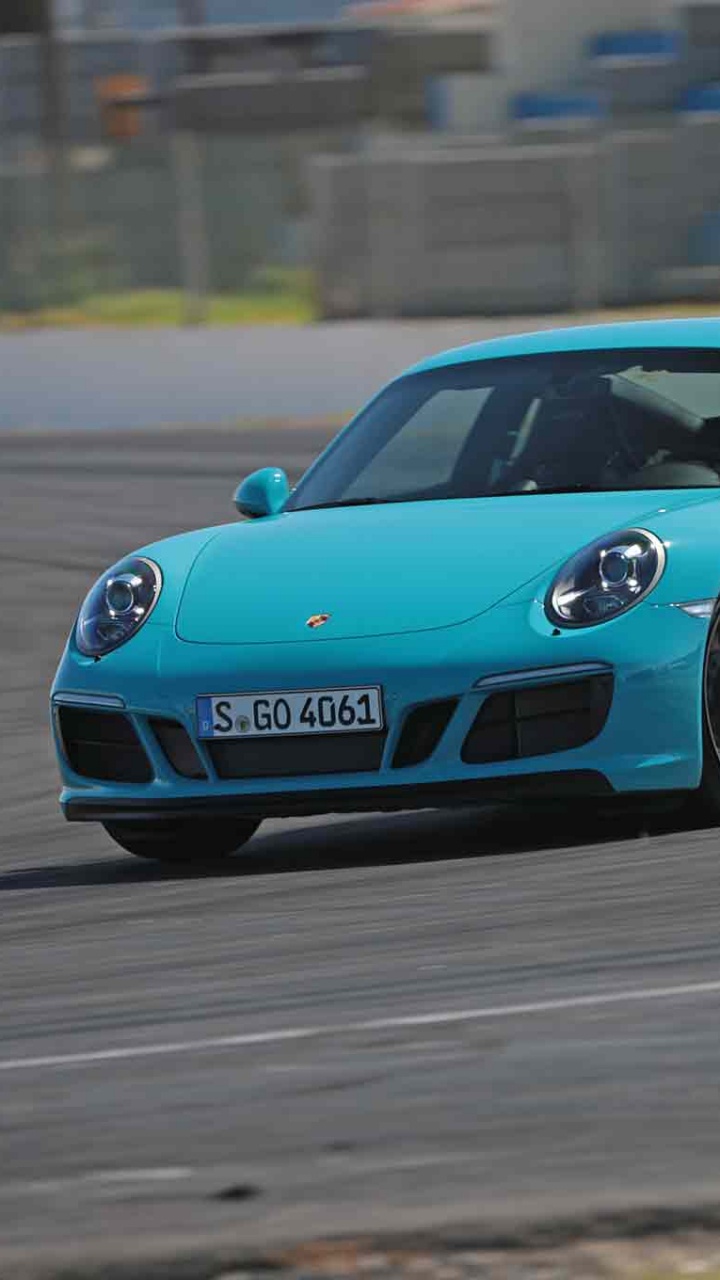 Blauer Porsche 911 Tagsüber Unterwegs. Wallpaper in 720x1280 Resolution