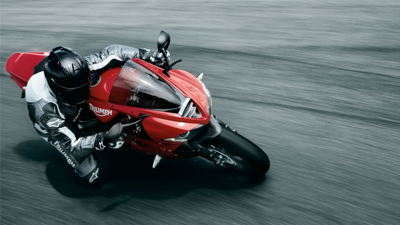 Voiture de Sport Rouge et Noire Sur Route Goudronnée Grise. Wallpaper in 1280x720 Resolution