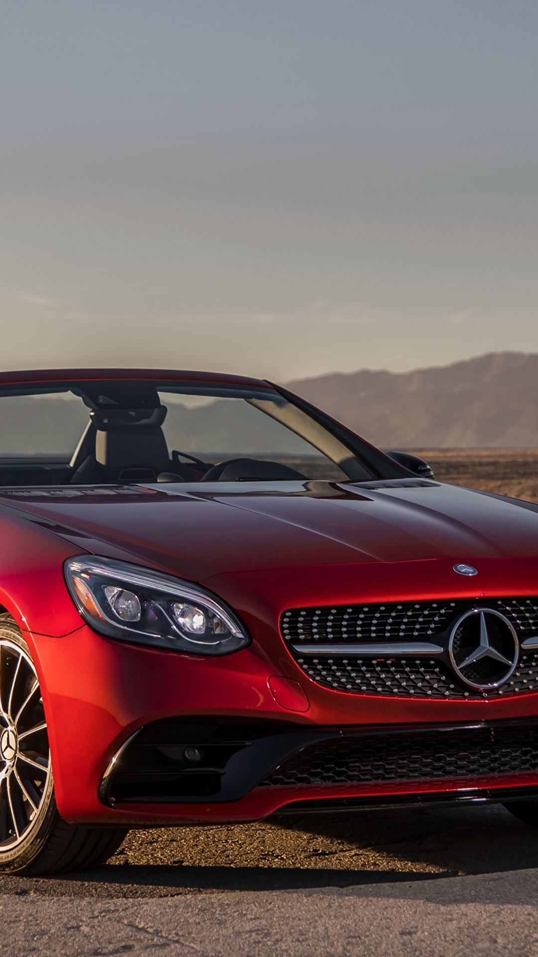 Mercedes Benz Coupé Convertible Rojo en la Carretera Durante el Día. Wallpaper in 1080x1920 Resolution
