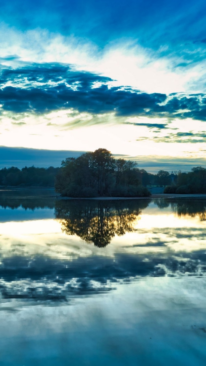 Réflexion, Lac de Begnas, Eau, Atmosphère, Blue. Wallpaper in 720x1280 Resolution