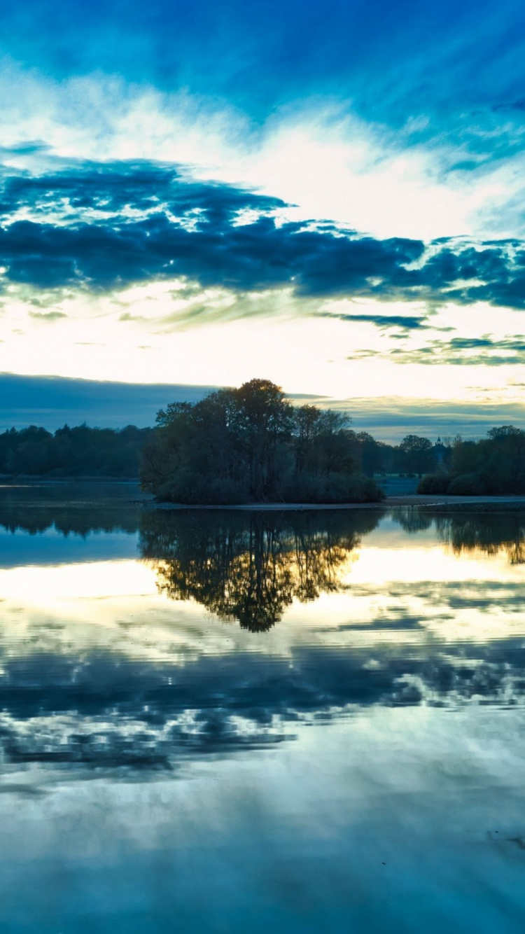 Réflexion, Lac de Begnas, Eau, Atmosphère, Blue. Wallpaper in 750x1334 Resolution