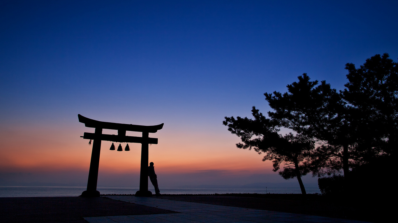 Silhouette de Banc en Bois Sur la Plage Pendant le Coucher du Soleil. Wallpaper in 1366x768 Resolution