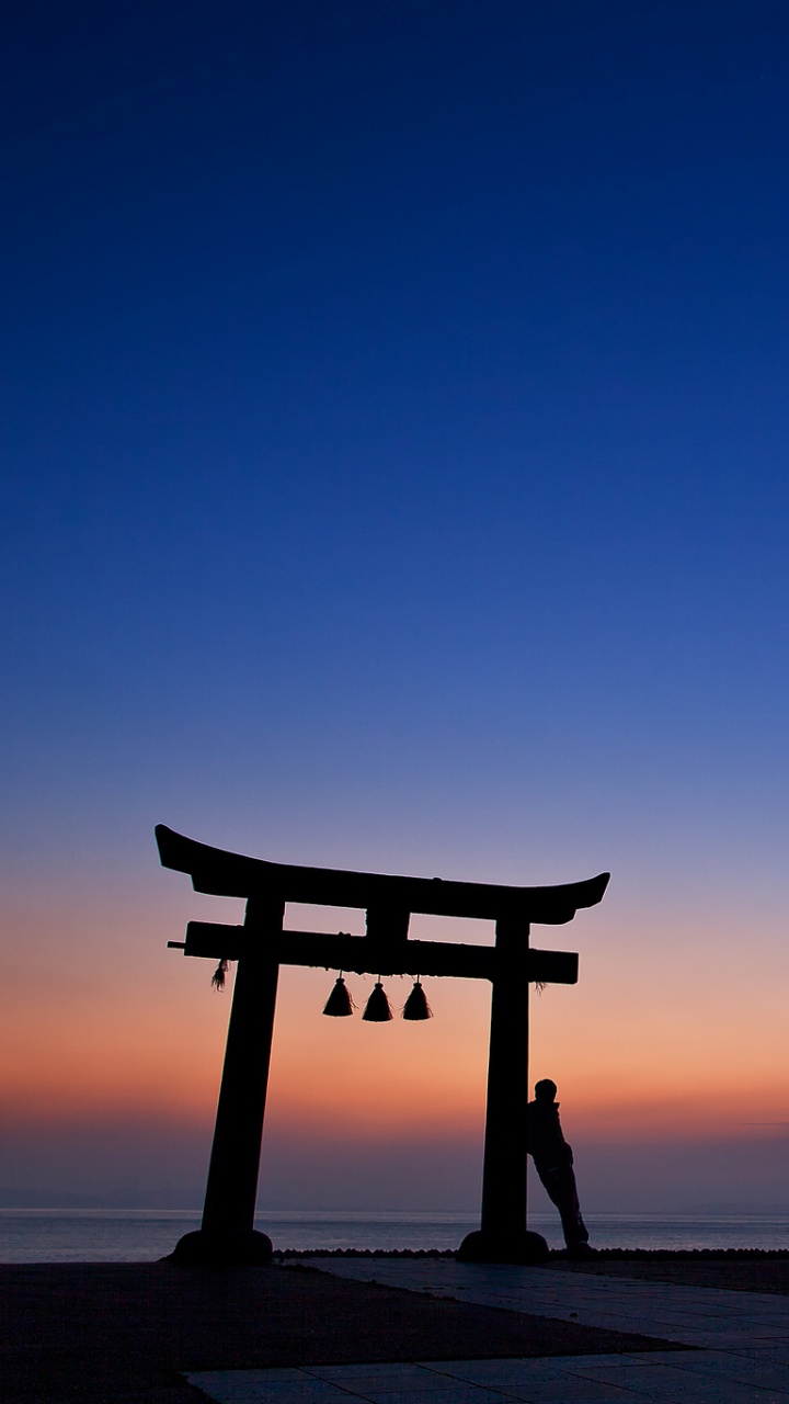 Silhouette de Banc en Bois Sur la Plage Pendant le Coucher du Soleil. Wallpaper in 720x1280 Resolution