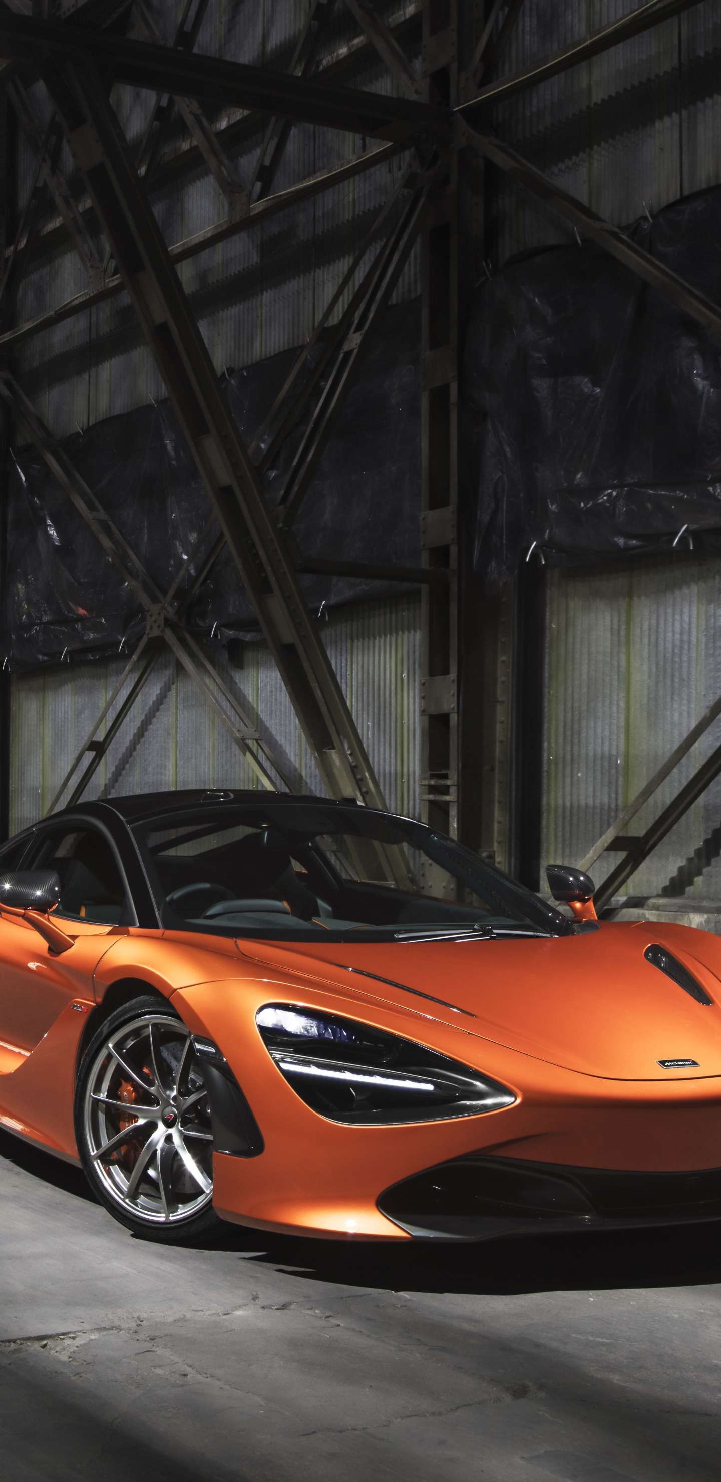 Lamborghini Aventador Orange Dans un Tunnel. Wallpaper in 1440x2960 Resolution