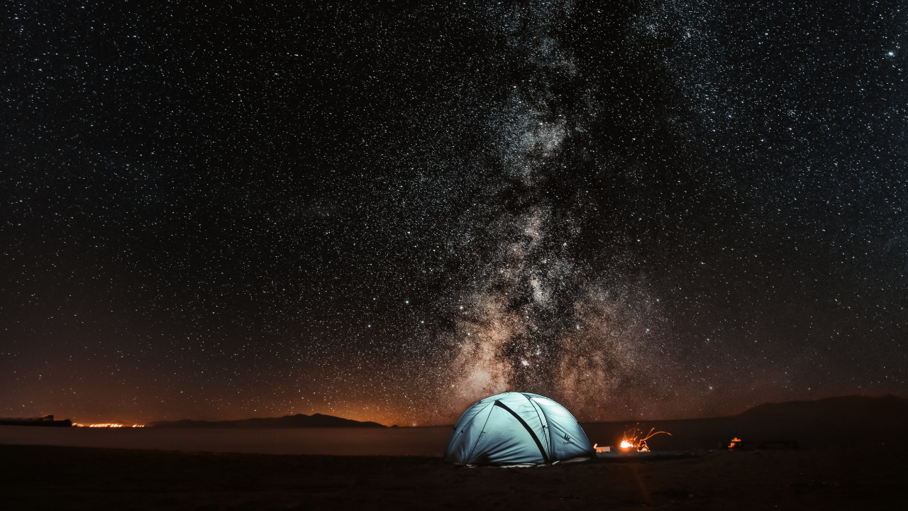 White Dome Tent Under Starry Night. Wallpaper in 1280x720 Resolution