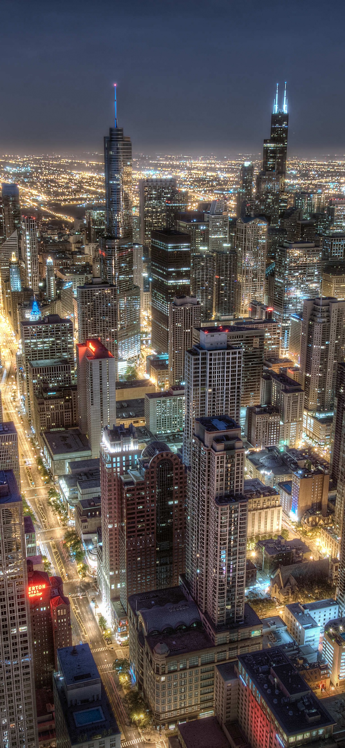 Vue Aérienne Des Bâtiments de la Ville Pendant la Nuit. Wallpaper in 1125x2436 Resolution