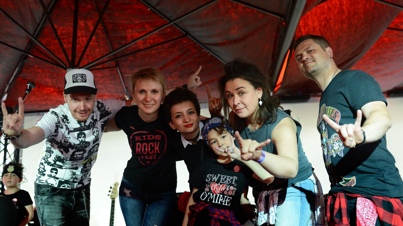 Social Group, Crowd, Event, Performance, Band. Wallpaper in 1366x768 Resolution