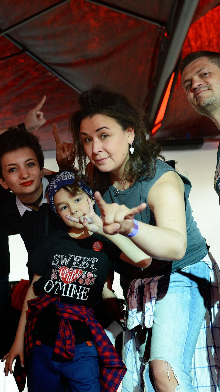 Groupe Social, Foule, Événement, Performance, Bande. Wallpaper in 750x1334 Resolution