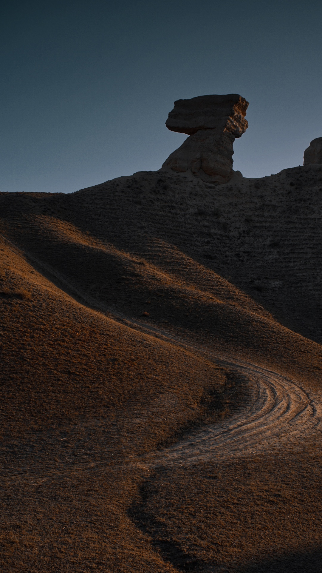 Brown Rock Formation Under Blue Sky During Daytime. Wallpaper in 1080x1920 Resolution