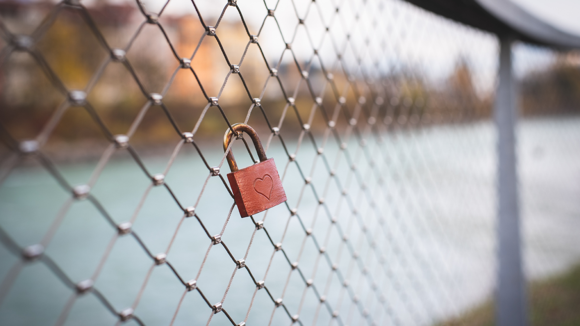 Padlock on Chain Link Fence. Wallpaper in 1920x1080 Resolution