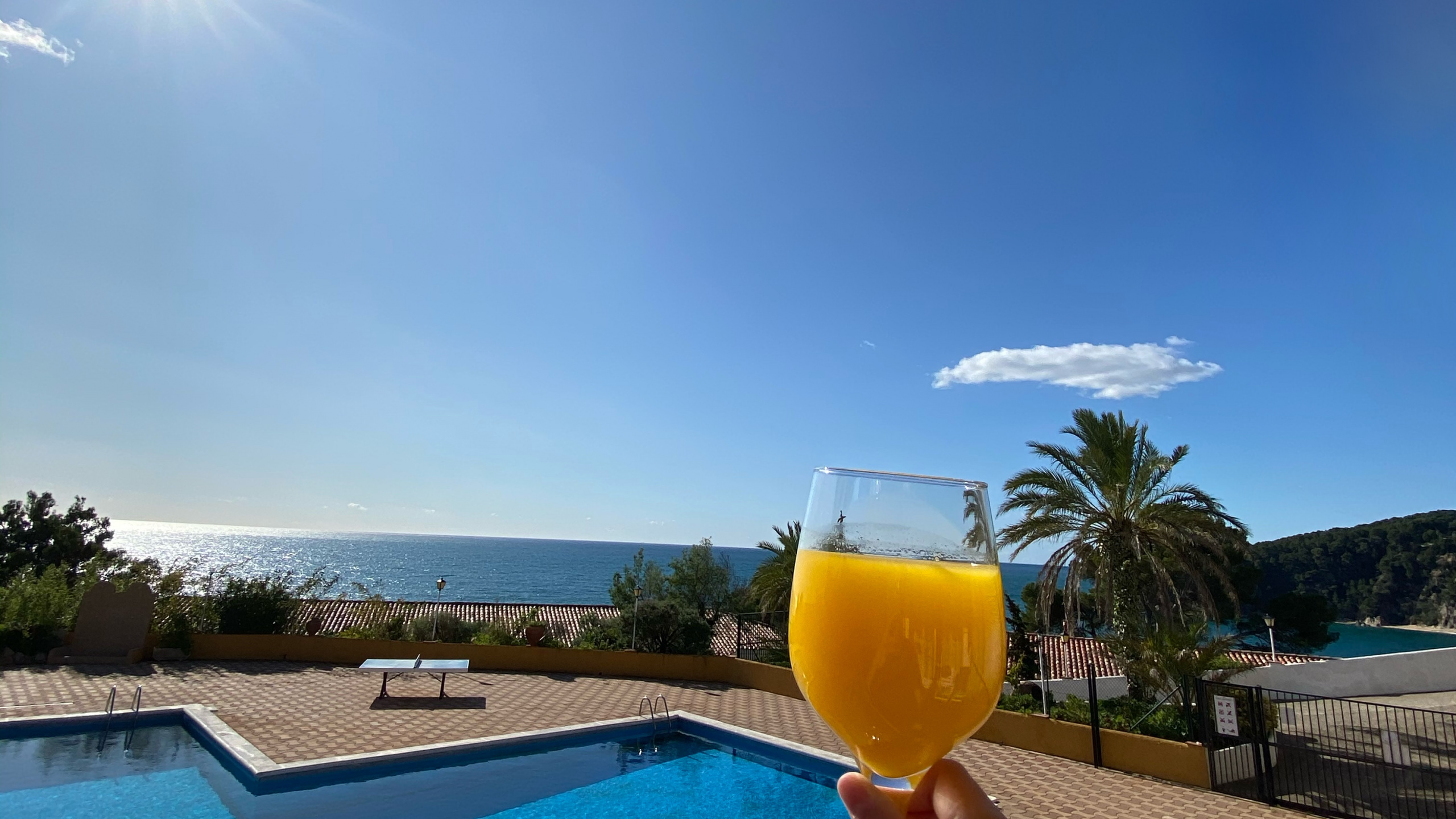 Spanien, Wasser, Pool, Tafelgeschirr, Saft. Wallpaper in 2560x1440 Resolution