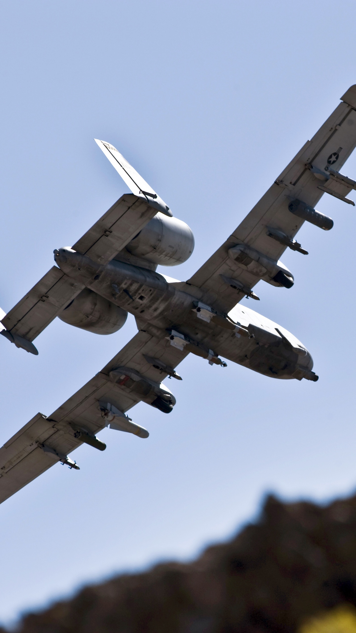 White and Black Airplane Flying in The Sky During Daytime. Wallpaper in 1440x2560 Resolution