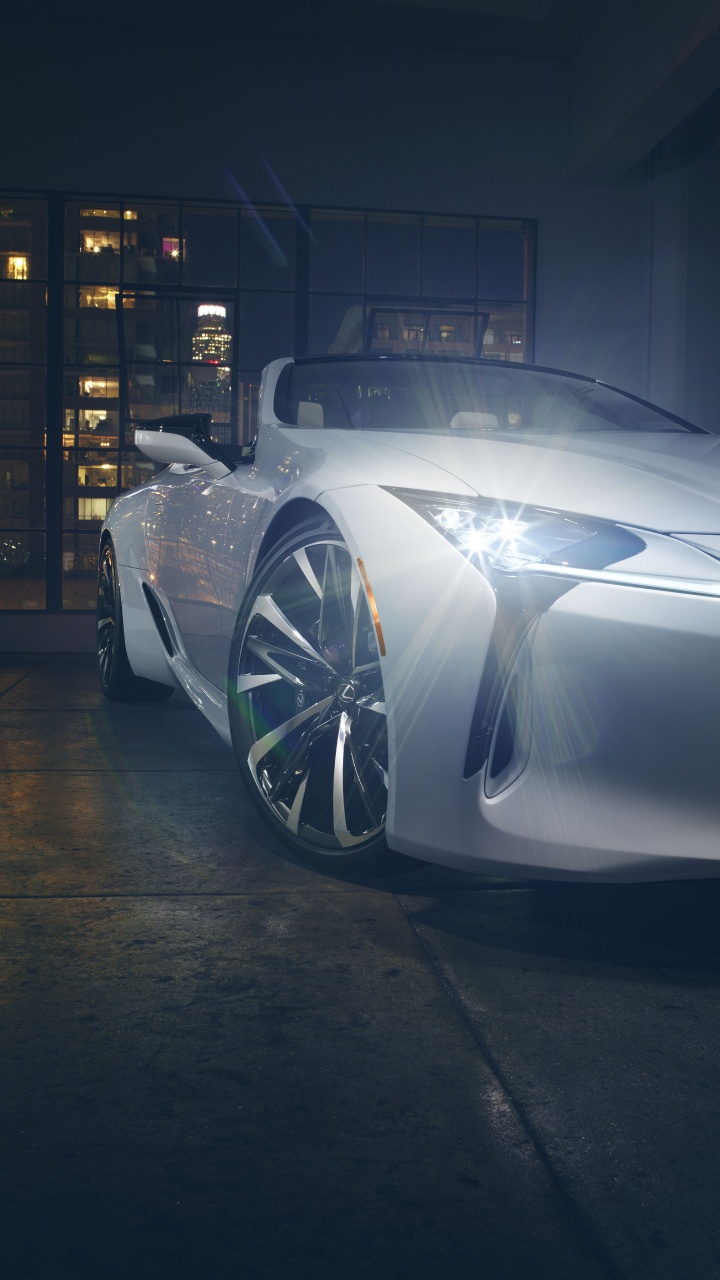 Lamborghini Aventador Blanche Dans Une Chambre. Wallpaper in 720x1280 Resolution