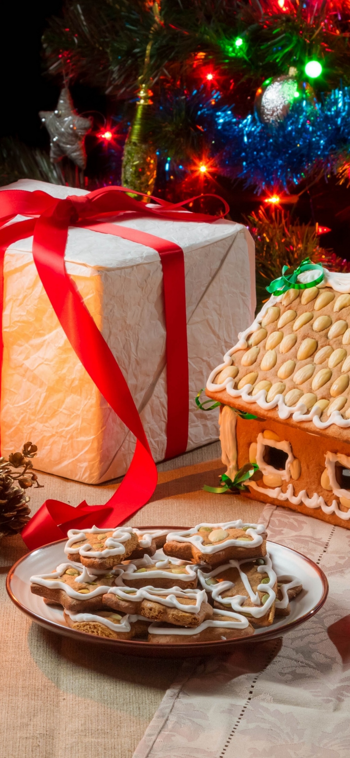 Gingerbread House, Gingerbread, Gingerbread Man, Christmas Cookie, Food. Wallpaper in 1125x2436 Resolution