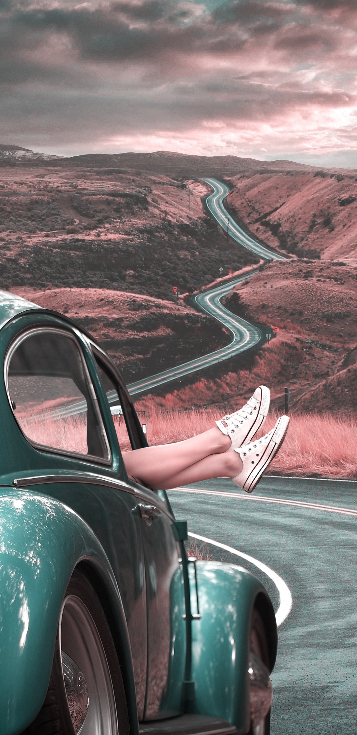 Personne en Baskets Blanches et Roses Debout Sur un Capot de Voiture Noir Pendant la Journée. Wallpaper in 1440x2960 Resolution