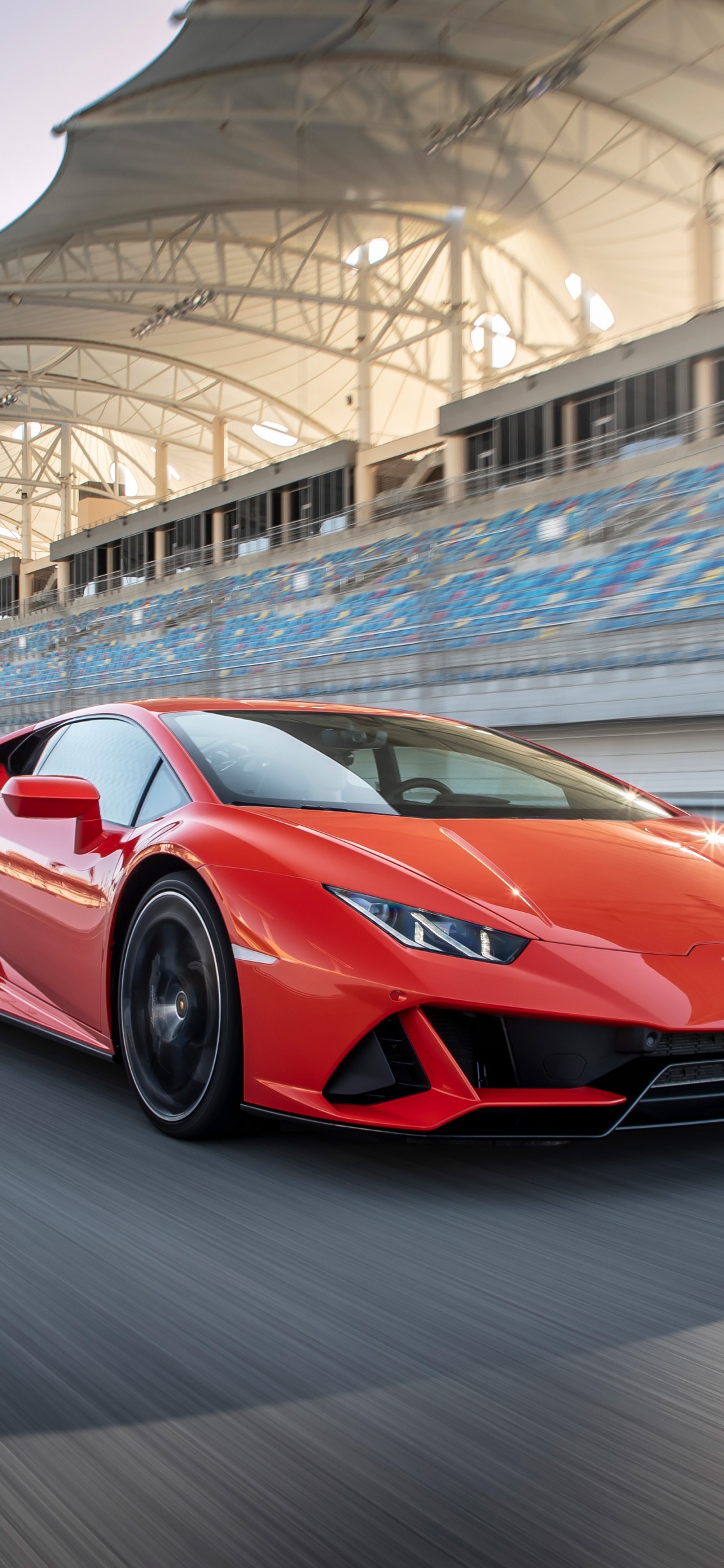 Roter Ferrari 458 Italia Unterwegs. Wallpaper in 1125x2436 Resolution