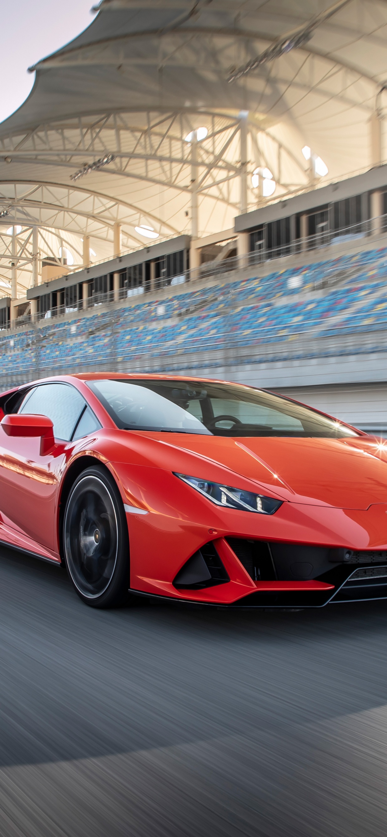 Roter Ferrari 458 Italia Unterwegs. Wallpaper in 1242x2688 Resolution