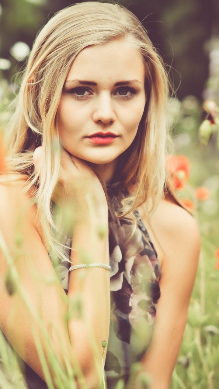 Blond, Beauty, Plant, Flower Bouquet, Woman. Wallpaper in 720x1280 Resolution